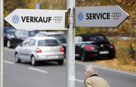 Signs reading 'Sales' and 'Service' with logos of Audi and Volkswagen are pictured at a car shop in Bad Honnef near Bonn, Germany, November 4, 2015. REUTERS/Wolfgang Rattay