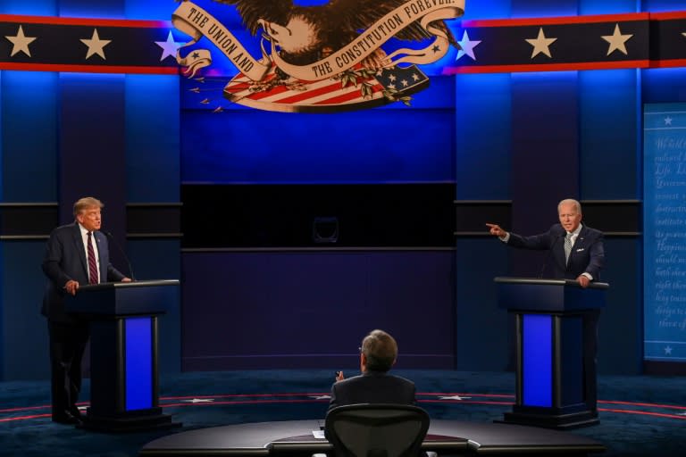 Donald Trump (izq) y Joe Biden discuten durante el primer debate de la campaña para las elecciones presidenciales de 2020, el 29 de septiembre de aquel año en Cleveland (EEUU) (Jim Watson)