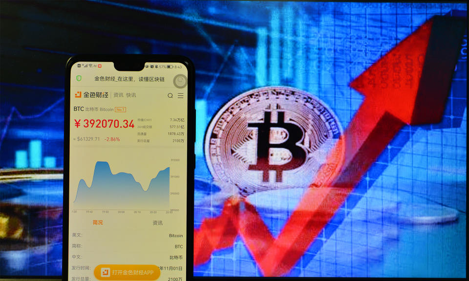 BEIJING, CHINA - OCTOBER 23, 2021 - A mobile phone displays the price trend of bitcoin, Beijing, China, Oct. 23, 2021. (Photo credit should read Costfoto/Barcroft Media via Getty Images)