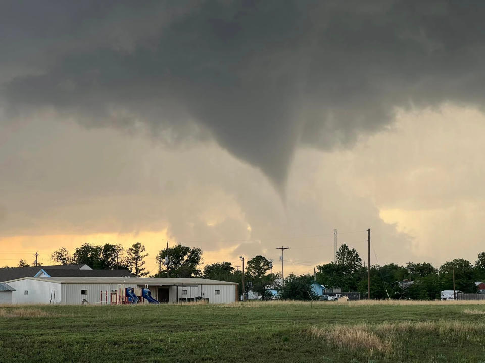 Tornado seen in Texas from the town of Hawley