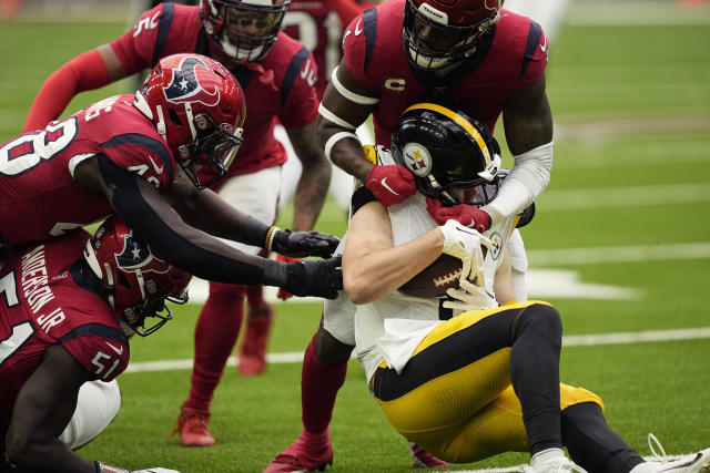 Report: Steelers' Pickett suffered bone bruise in knee vs. Texans