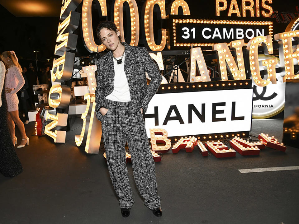Kristen Stewart attends the CHANEL Cruise 2023/24 Show on May 09, 2023 in Los Angeles, California.