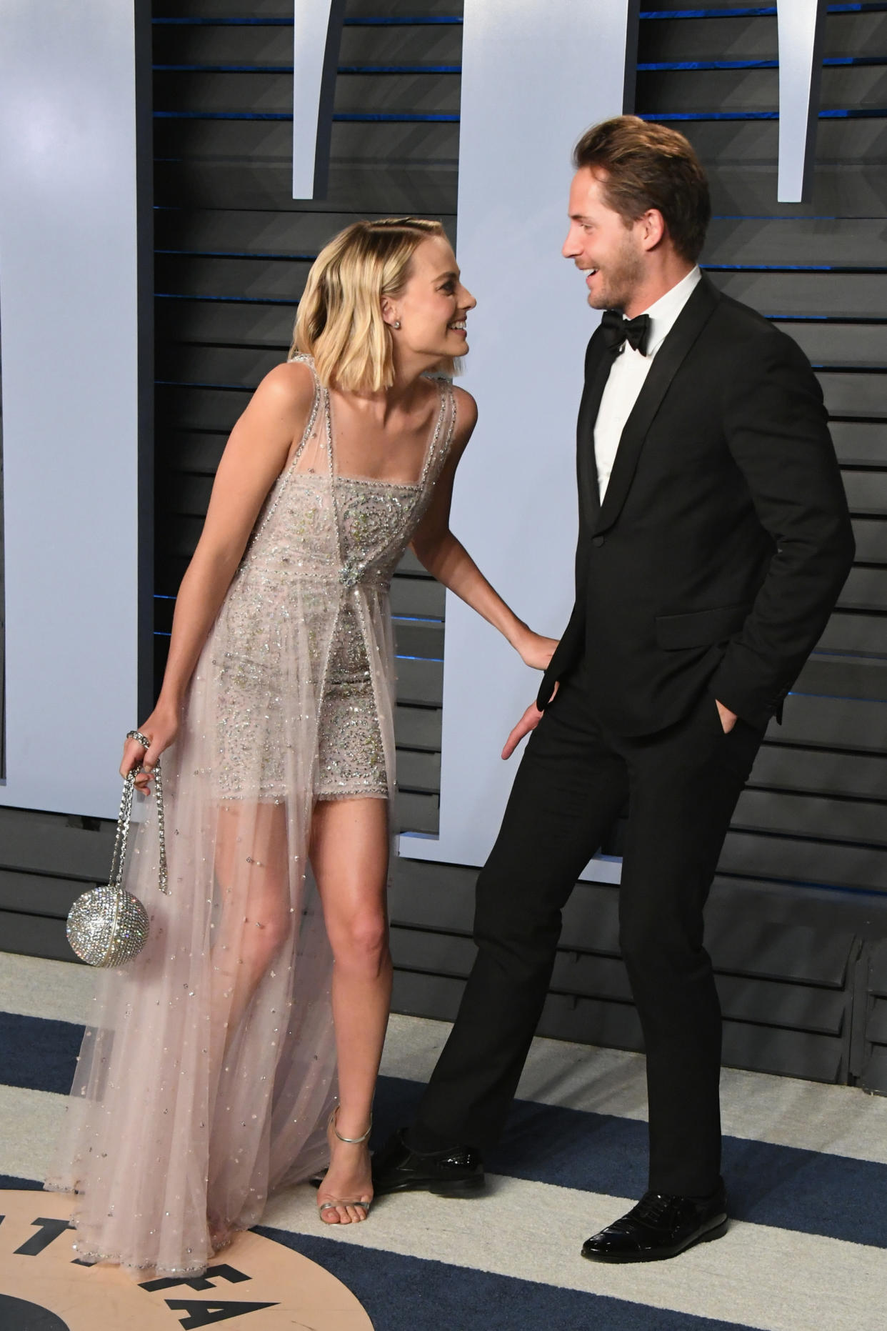 BEVERLY HILLS, CA - MARCH 04: Margot Robbie (L) and Tom Ackerley attend the 2018 Vanity Fair Oscar Party hosted by Radhika Jones at Wallis Annenberg Center for the Performing Arts on March 4, 2018 in Beverly Hills, California.  (Photo by Jon Kopaloff/WireImage)