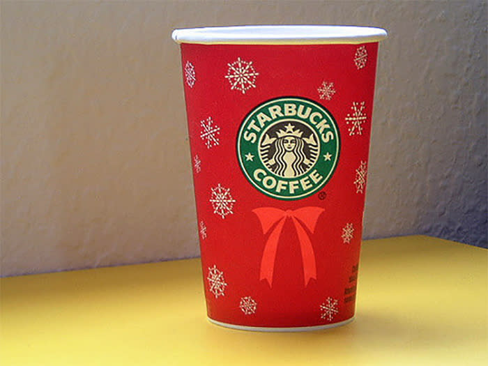 <p>Starbucks kept it simple with a bow [Photo: Flickr/Majiscup – 紙杯帶你看ñ界] </p>