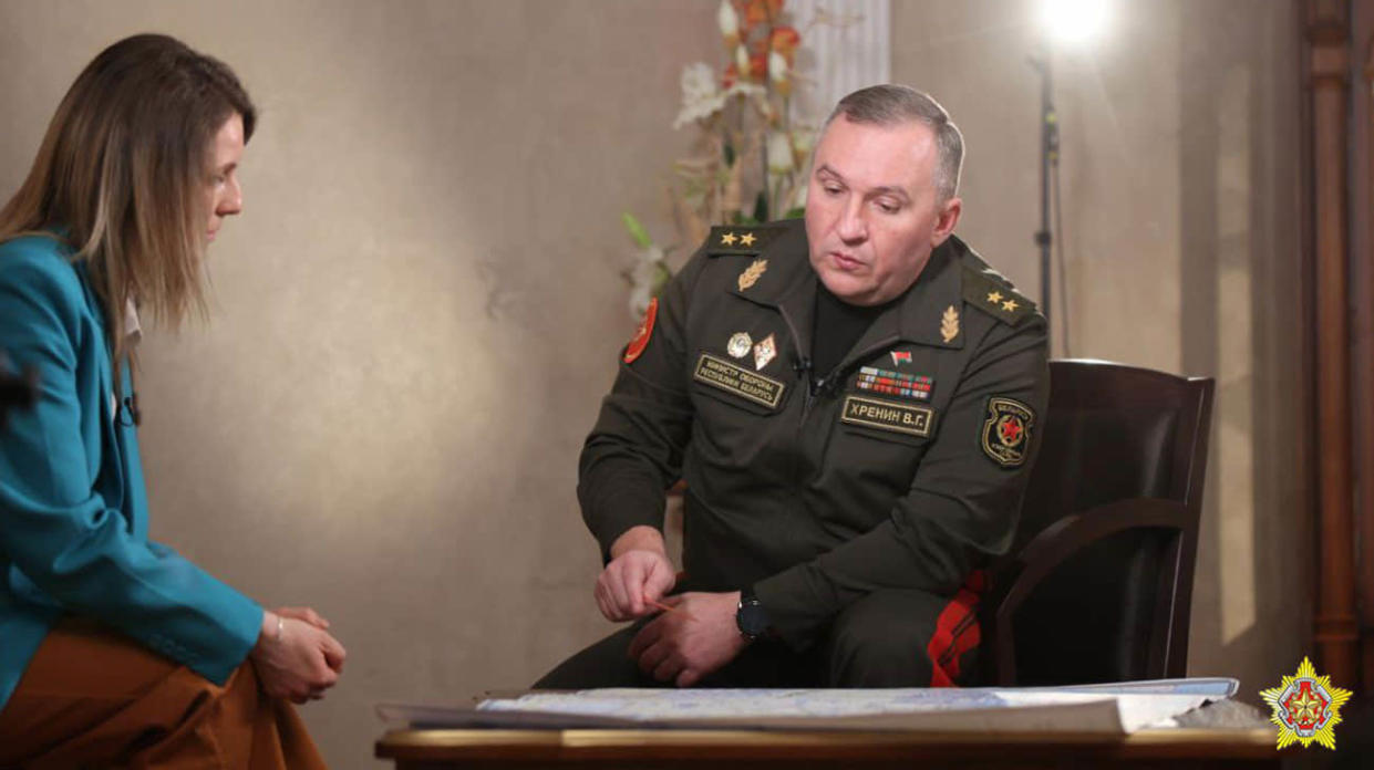 Belarusian Defence Minister Viktor Khrenin showing a map of supposedly 112,000-114,000 Ukrainian troops on the border with Belarus. Photo: Belarusian Defence Ministry