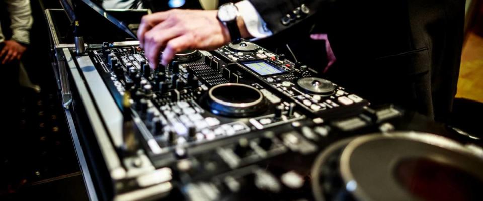 DJ mixer, DJ mix music on the console, the DJ's hand