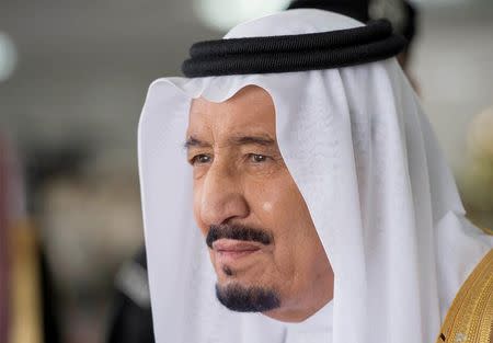 Saudi Arabia's King Salman bin Abdulaziz Al Saud stands during a reception ceremony for British Prime Minister Theresa May in Riyadh, Saudi Arabia, April 5, 2017. Bandar Algaloud/Courtesy of Saudi Royal Court/Handout via REUTERS