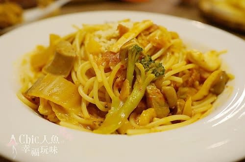 【東區美食】胖東西廚房Cool Zi Kitchen。壹週刊推薦～超可愛店狗坐檯－物超所值聚餐首選餐廳（含Menu）報人魚之友贈飲料！！