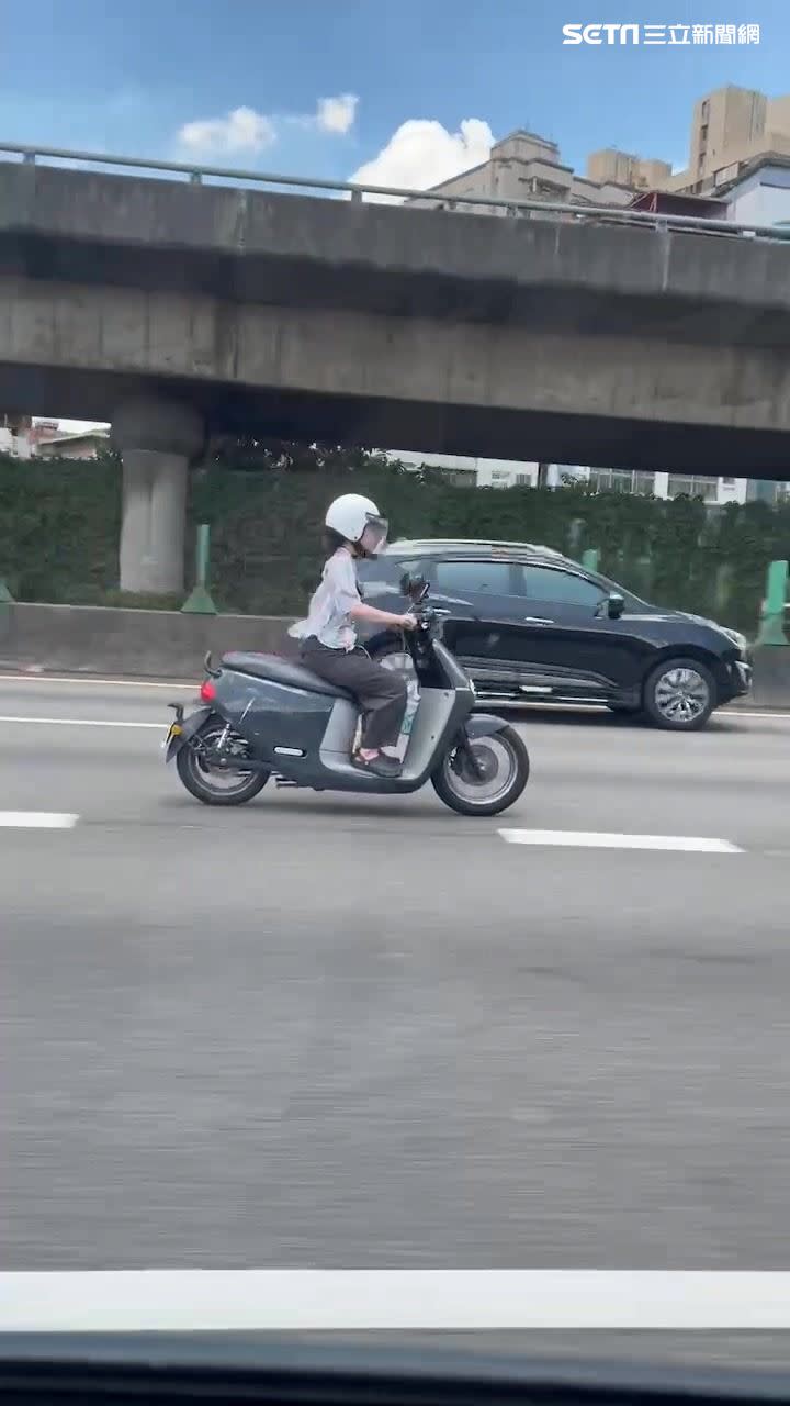 民眾錄下韓國籍李姓女遊客騎乘Gogoro誤上國道。（圖／翻攝畫面）