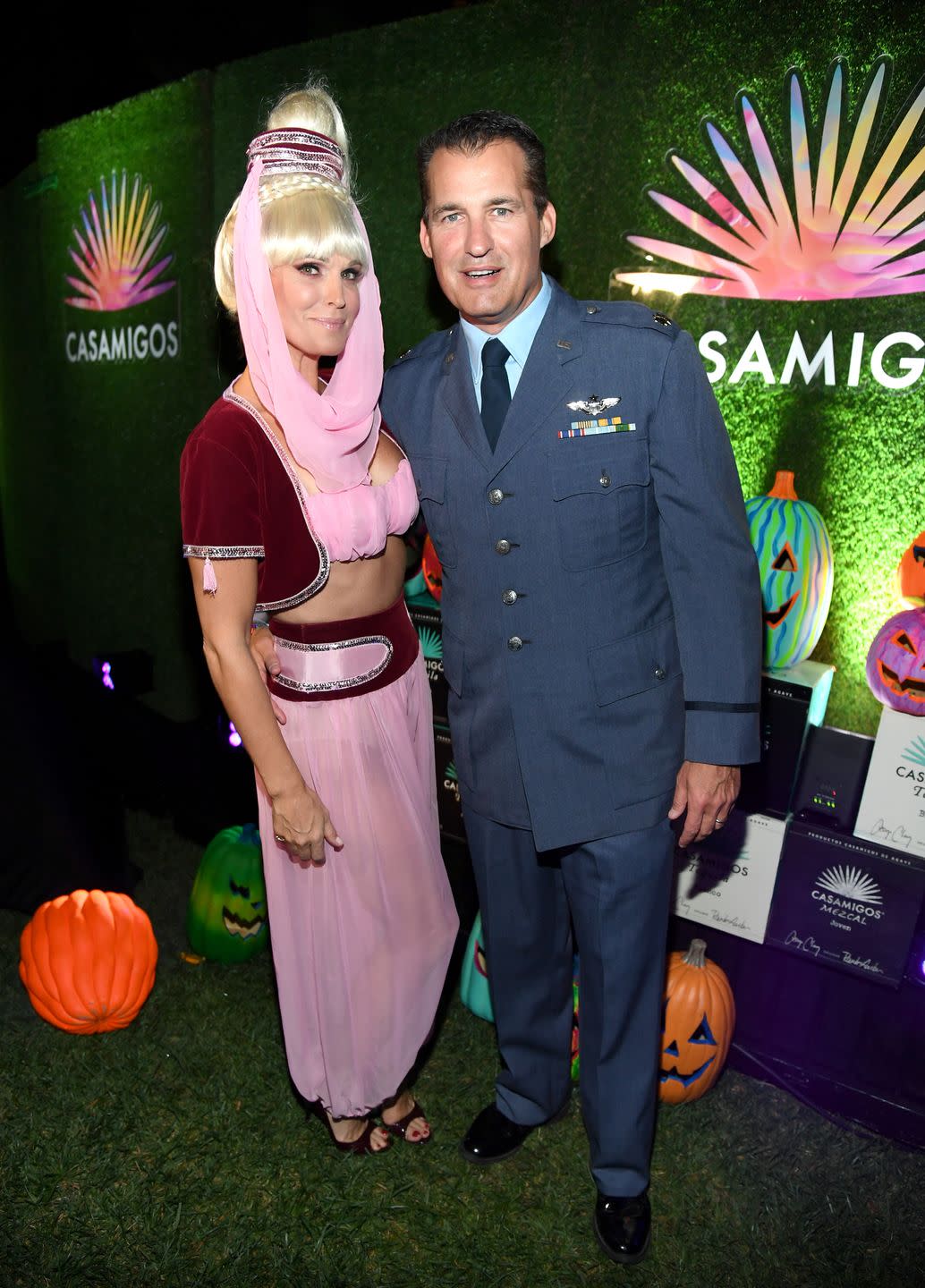 couples halloween costumes jeannie and tony from 'i dream of jeannie'