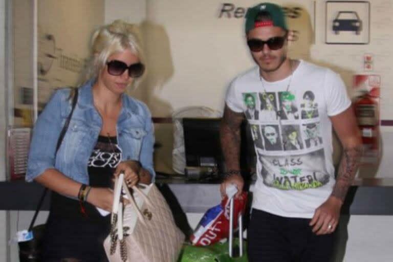 Wanda Nara y Mauro Icardi en el aeropuerto de Ezeiza