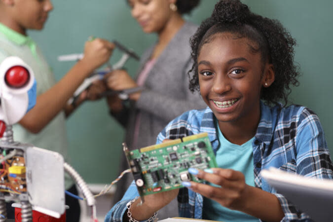 This Black-Owned Family Bakery Gives Back To Western New York Community By Offering STEM Programs | Photo: fstop123 via Getty Images