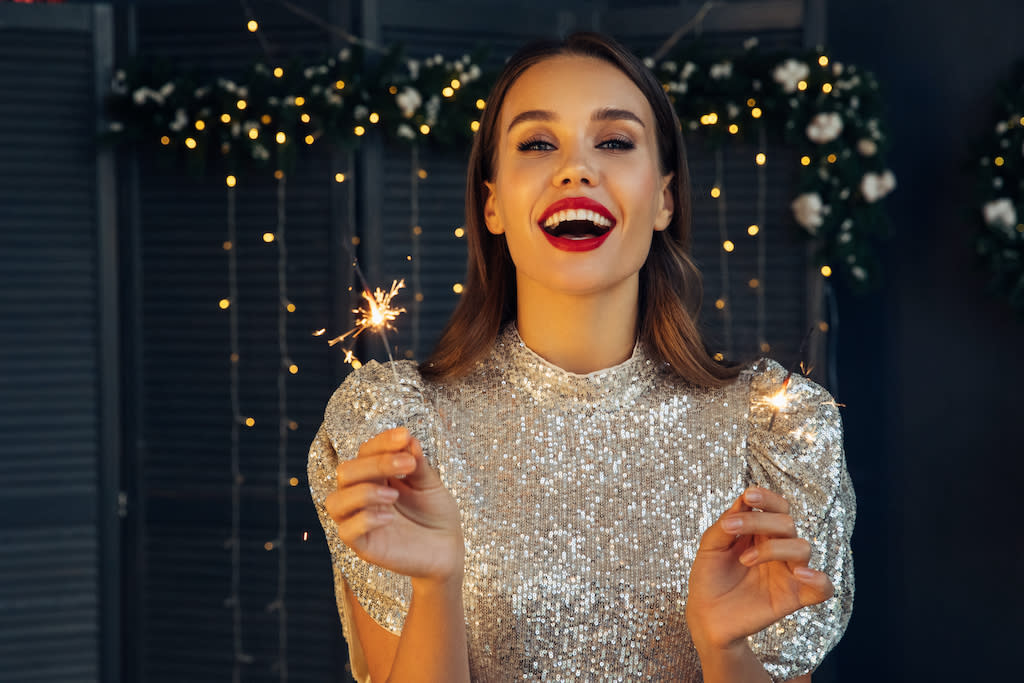 Exit la petite robe noire de l'an passé, cette année, on ose les paillettes. (Photo : Getty Images)