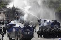 <p>Police use a water cannon to clear a road on the first day of the G-20 summit in Hamburg, northern Germany, Friday, July 7, 2017. (Photo: Matthias Schrader/AP) </p>