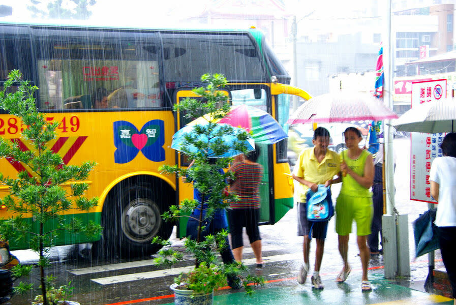 週一到週三的水氣較多，午後雷雨活躍，民眾需隨時攜帶雨具。(Photo from Pxhere)