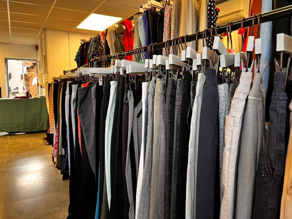 Daily Echo: la tienda vende chaquetas, pantalones de trabajo y uniformes escolares por solo £ 1 