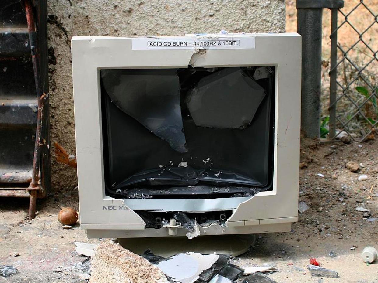 broken computer screen smashed hack
