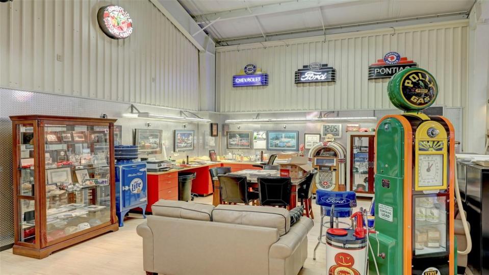 houston mansion car garage