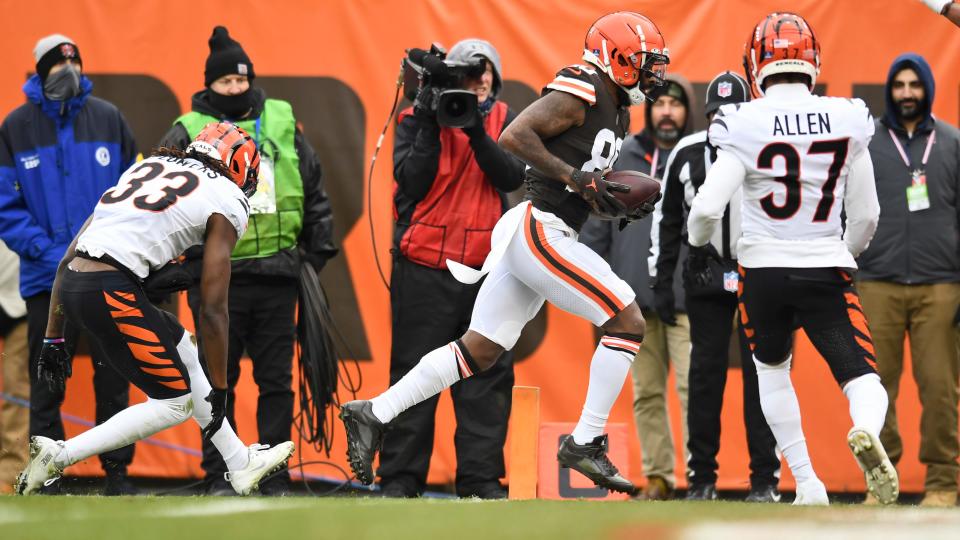 Cleveland Browns wide receiver Jarvis Landry scores a 26-yard touchdown after a pass during the first half of an NFL football game against the Cincinnati Bengals, Sunday, Jan. 9, 2022, in Cleveland. (AP Photo/Nick Cammett)