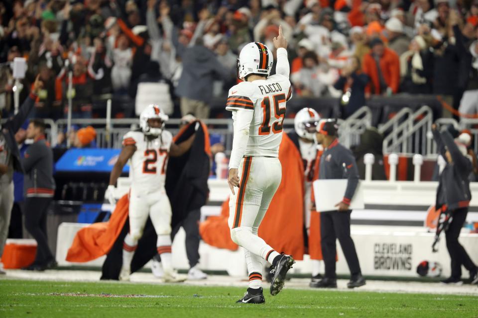 Cleveland Browns quarterback Joe Flacco (15) reacts after throwing a pass for a touchdown during an NFL football game against the New York Jets, Thursday, Dec. 28, 2023, in Cleveland. (AP Photo/Kirk Irwin)