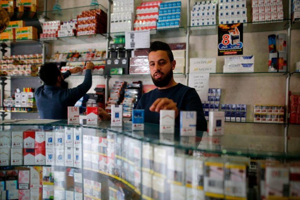 Muchos productos en Gaza, como el tabaco, están tasados con impuestos muy altos, lo que ha generado descontento entre la población. (BCC)