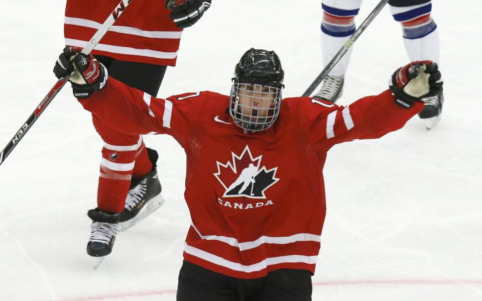 Canada&#39;s Connor McDavid (17) celebrates his goal against the U.S. at the World Junior Championship in Malmo, Sweden, December 31, 2013. REUTERS/Alexander Demianchuk