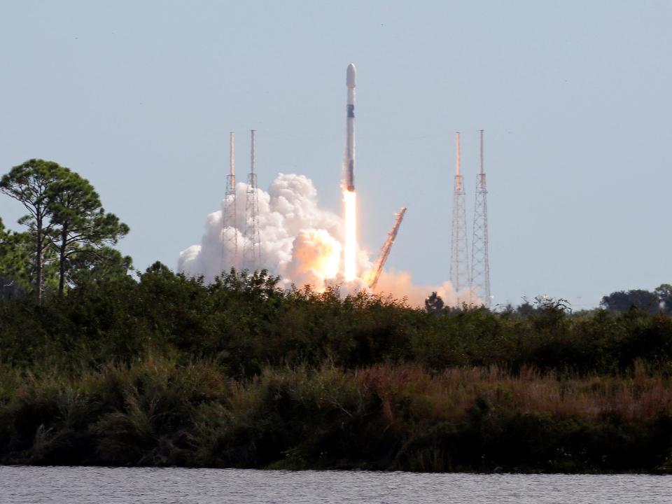 falcon 9 rocket launch liftoff from cape canaveral florida