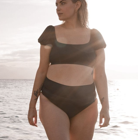 Love this @KNIX swimsuit! It's the High-energy One Piece and it is fa