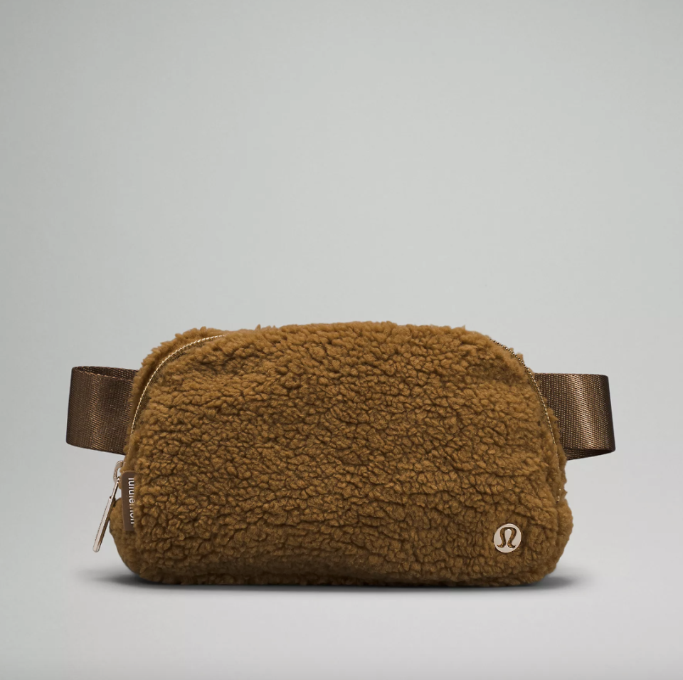 Everywhere Fleece Belt Bag in burnt caramel (Photo via lululemon)