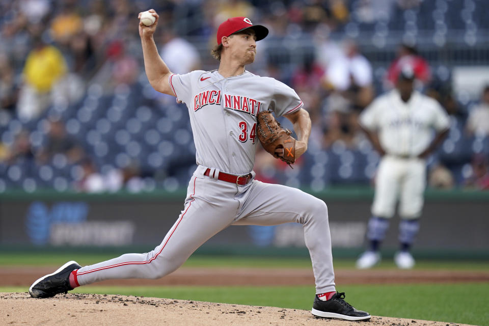 Cincinnati Reds starting pitcher Luke Weaver delivers against the Pittsburgh Pirates during the first inning in the second baseball game of a doubleheader in Pittsburgh, Sunday, Aug. 13, 2023. (AP Photo/Matt Freed)