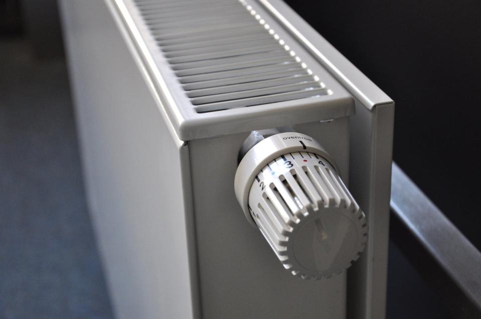 Turn off radiators in rooms not in use (@ri/Pixabay)