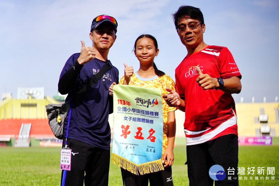 大園國小李恩瑀在女子組壘球擲遠項目破大會紀錄勇奪金牌。