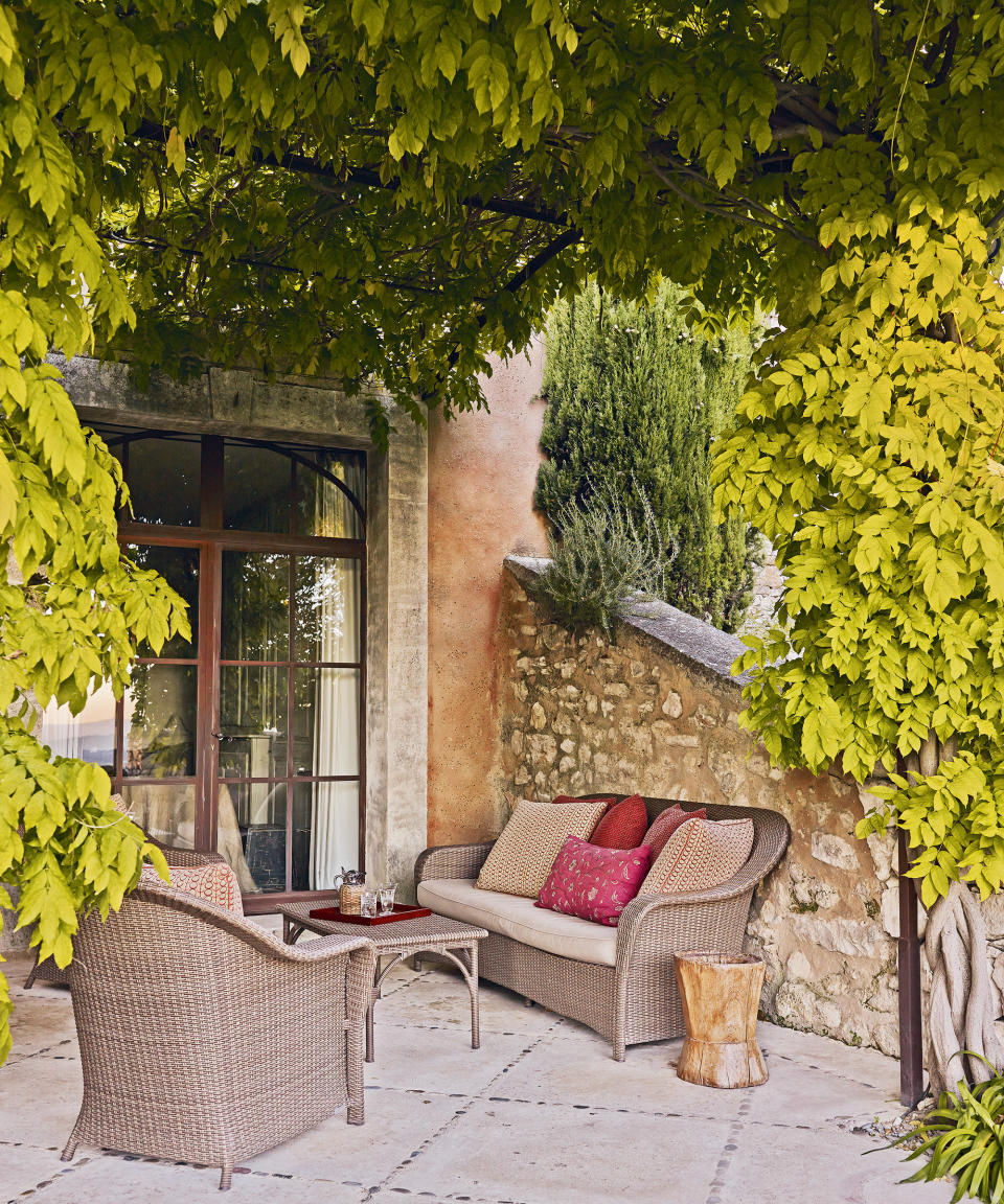 Use a pergola as support for trailing greenery