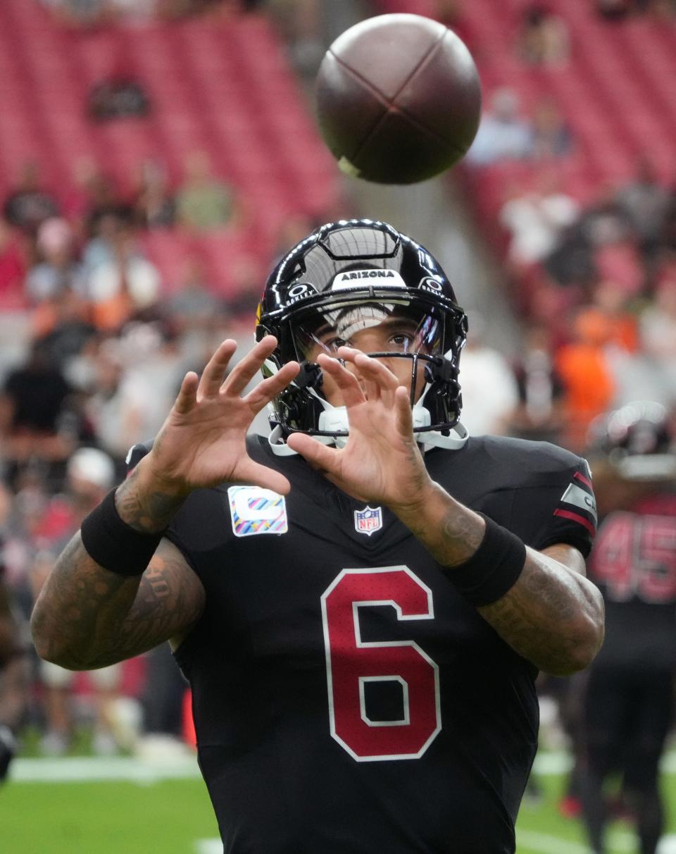 Arizona Cardinals running back James Conner (6) warms up before they play the Cincinnati Bengals at State Farm Stadium in Glendale, Ariz., on Oct. 8, 2023.