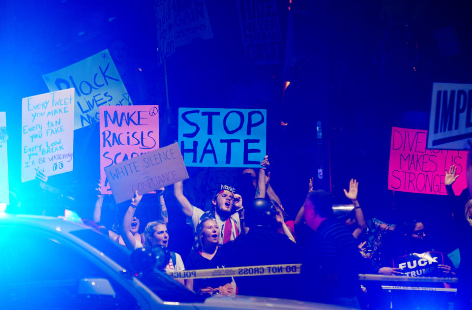 <p>Pro-Trump supporters face off with peace activists during protests outside a Donald Trump campaign rally in Phoenix, Arizona, U.S. August 22, 2017. (Sandy Huffaker/Reuters) </p>