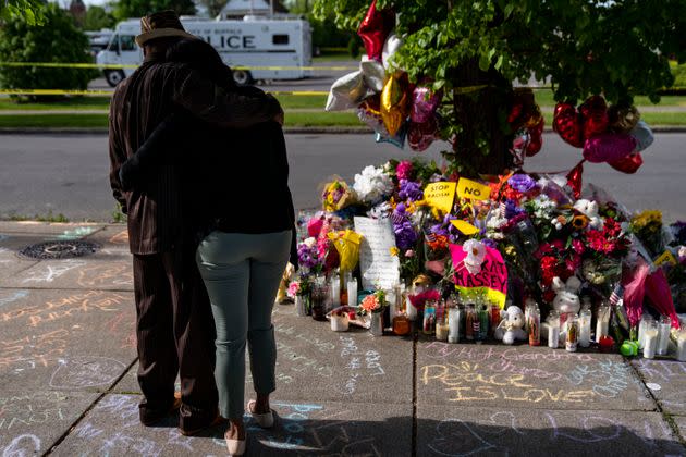 Residents pay their respects at a makeshift memorial across the street from Tops Friendly Market on Wednesday, May 18, 2022 in Buffalo, New York.  (Photo: Kent Nishimura/Los Angeles Times via Getty Images)