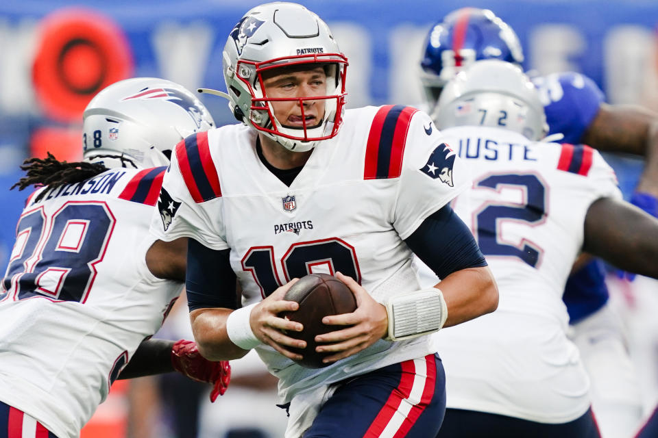 New England Patriots quarterback Mac Jones (10) has a shot to win NFL offensive rookie of the year. (AP Photo/John Minchillo)