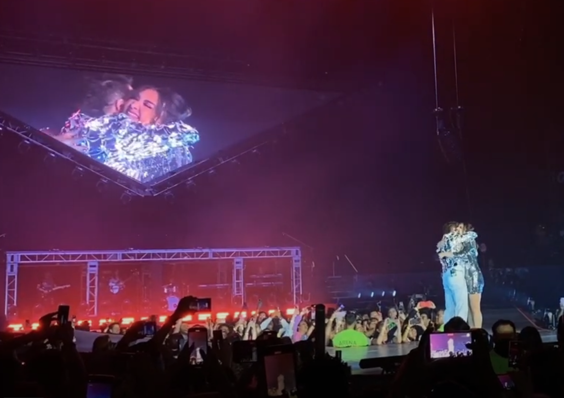 Daniela Luján y Martín Ricca protagonizaron uno de los momentos más emocionantes del 2000's Pop Tour/Captura de YouTube.