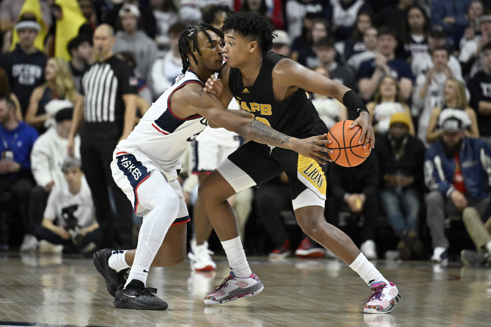 UConn guard Stephon Castle, left, pressures Arkansas-Pine Bluff forward Lonnell Martin Jr. in the second half of an NCAA college basketball game, Saturday, Dec. 9, 2023, in Storrs, Conn. (AP Photo/Jessica Hill)
