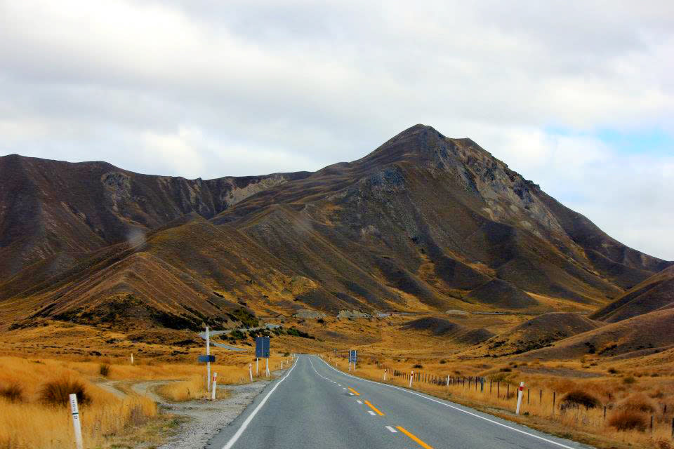 7. The drive from Aoraki/ Mt Cook to Queenstown, the adrenaline capital of the world passes through beautiful alpine landscapes. En-route take a halt at Arrowtown- a charming & quirky village wrapped in history located on below the beautiful peaks that surround the sparkling Arrow River.