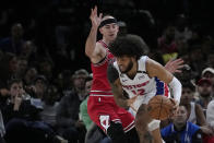Chicago Bulls Alex Caruso, left, guards Detroit Pistons Isaiah Livers during the NBA basketball game between Chicago Bulls and Detroit Pistons at the Accor Arena in Paris, Thursday, Jan. 19, 2023. (AP Photo/Christophe Ena)