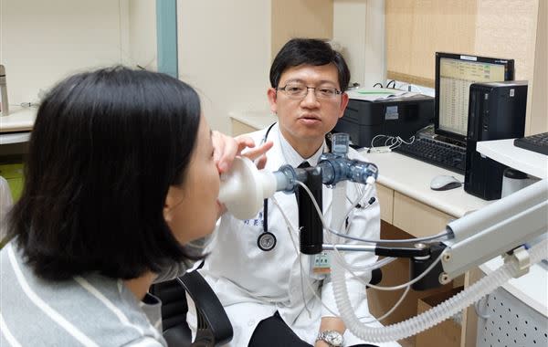 劉景隆提醒，若發現最近有喘、咳嗽、胸悶等現象，應立即至胸腔科做詳細的檢查。