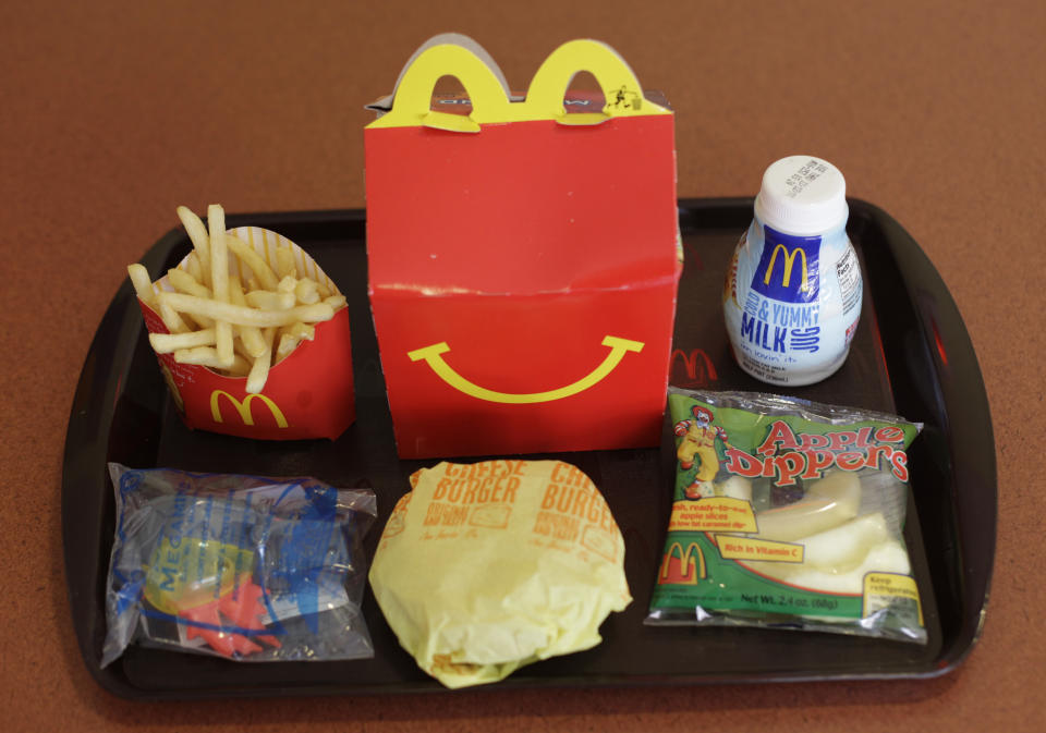 Lanzado por primera vez en los setenta, al Happy Meal le costó que le hiciesen fijo en el menú de McDonald's. (Foto: AP Photo/Eric Risberg)