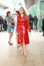 <p>24 horas antes la vimos con un <em>outfit</em> menos atrevido en el desfile de Michael Kors. Sus zapatos de corazoncitos eran de Christian Louboutin. (Foto: Gtres). </p>