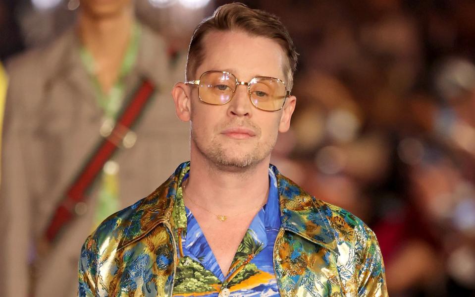 <p>Und auch privat scheint es für Macaulay Culkin gut zu laufen: Seit vier Jahren ist der Schauspieler mit seiner Kollegin Brenda Song liiert. Die beiden lernten sich bei den Dreharbeiten zu "Changeland" kennen. 2021 freute sich das Paar über Nachwuchs: Ihr Sohn Dakota kam im April zur Welt. (Bild: Amy Sussman/Getty Images)</p> 