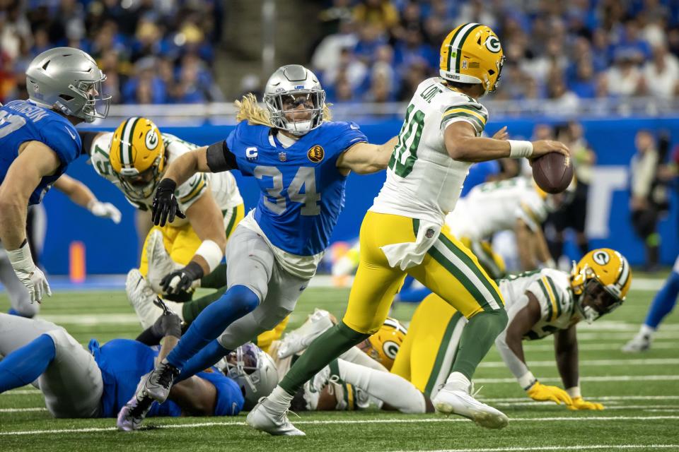 Nov 23, 2023; Detroit, Michigan, USA; Detroit Lions linebacker <a class="link " href="https://sports.yahoo.com/nfl/players/30189" data-i13n="sec:content-canvas;subsec:anchor_text;elm:context_link" data-ylk="slk:Alex Anzalone;sec:content-canvas;subsec:anchor_text;elm:context_link;itc:0">Alex Anzalone</a> (34) pressures Green Bay Packers quarterback <a class="link " href="https://sports.yahoo.com/nfl/players/32696" data-i13n="sec:content-canvas;subsec:anchor_text;elm:context_link" data-ylk="slk:Jordan Love;sec:content-canvas;subsec:anchor_text;elm:context_link;itc:0">Jordan Love</a> (10) in the second half during the annual Thanksgiving Day game at Ford Field. Mandatory Credit: David Reginek-USA TODAY Sports