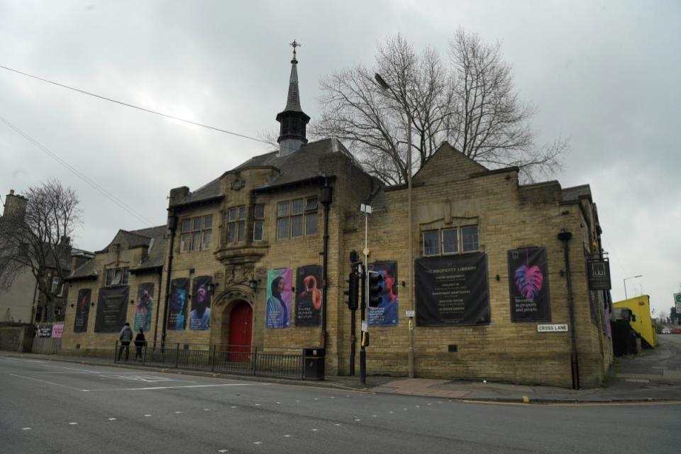 Bradford Telegraph y Argus: las pancartas en la antigua biblioteca Great Horton