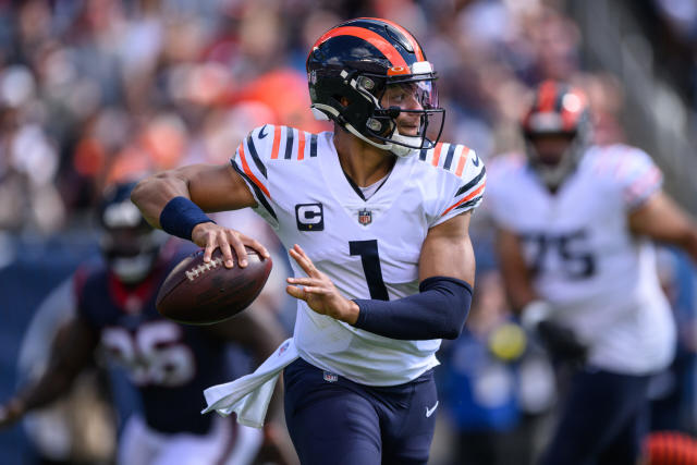 Bears QB Justin Fields had a brutal first half vs. Texans