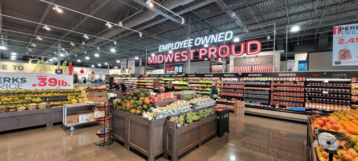 The Hy-Vee Store in Gretna, Nebraska is the largest Hy-Vee store in the country at 139,000 square feet.