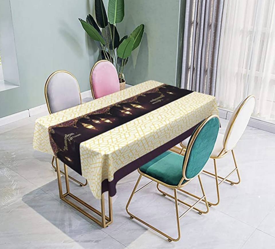 Mumuwu tablecloth. (PHOTO: Amazon Singapore)